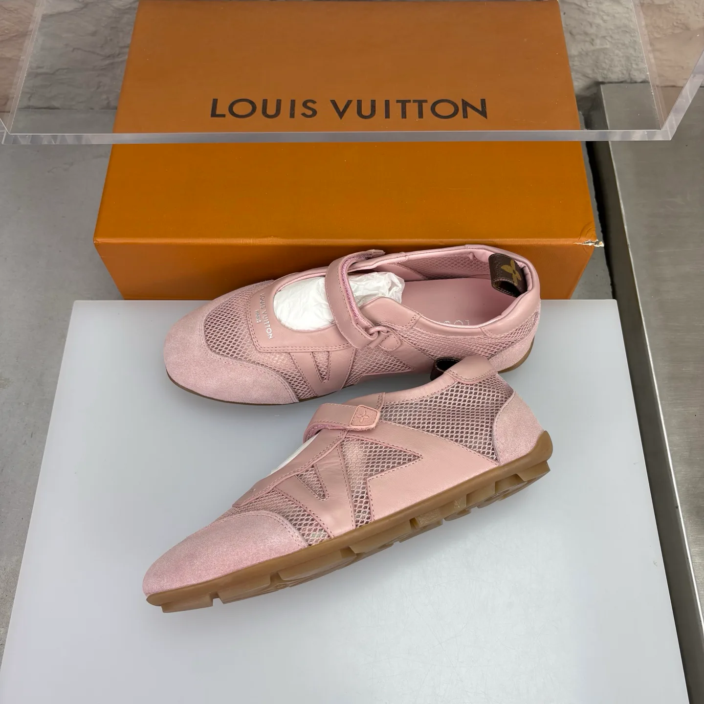 Кроссовки Женские Louis Vuitton 18656663