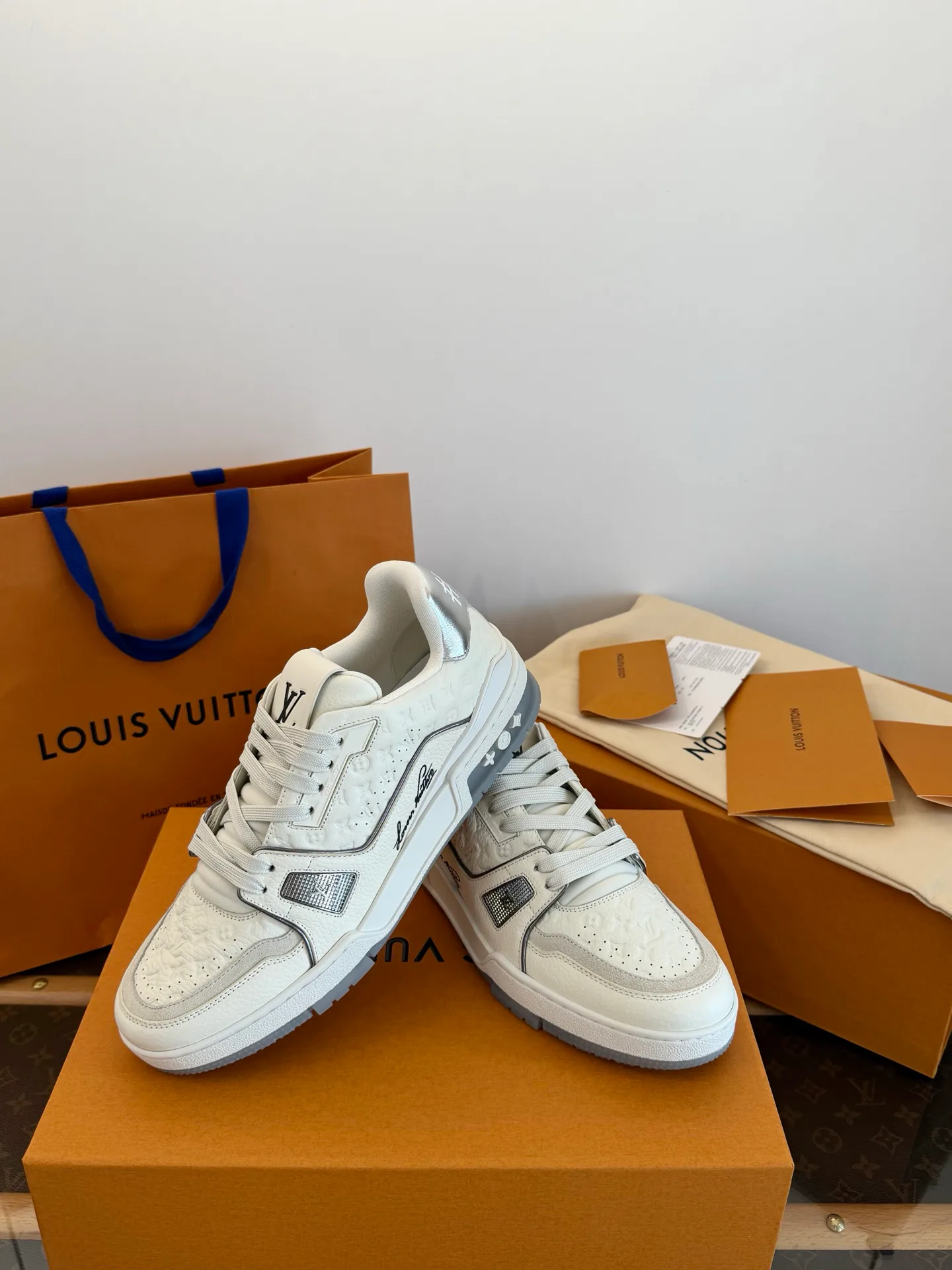 Women's Sneakers LOUIS VUITTON 18354046