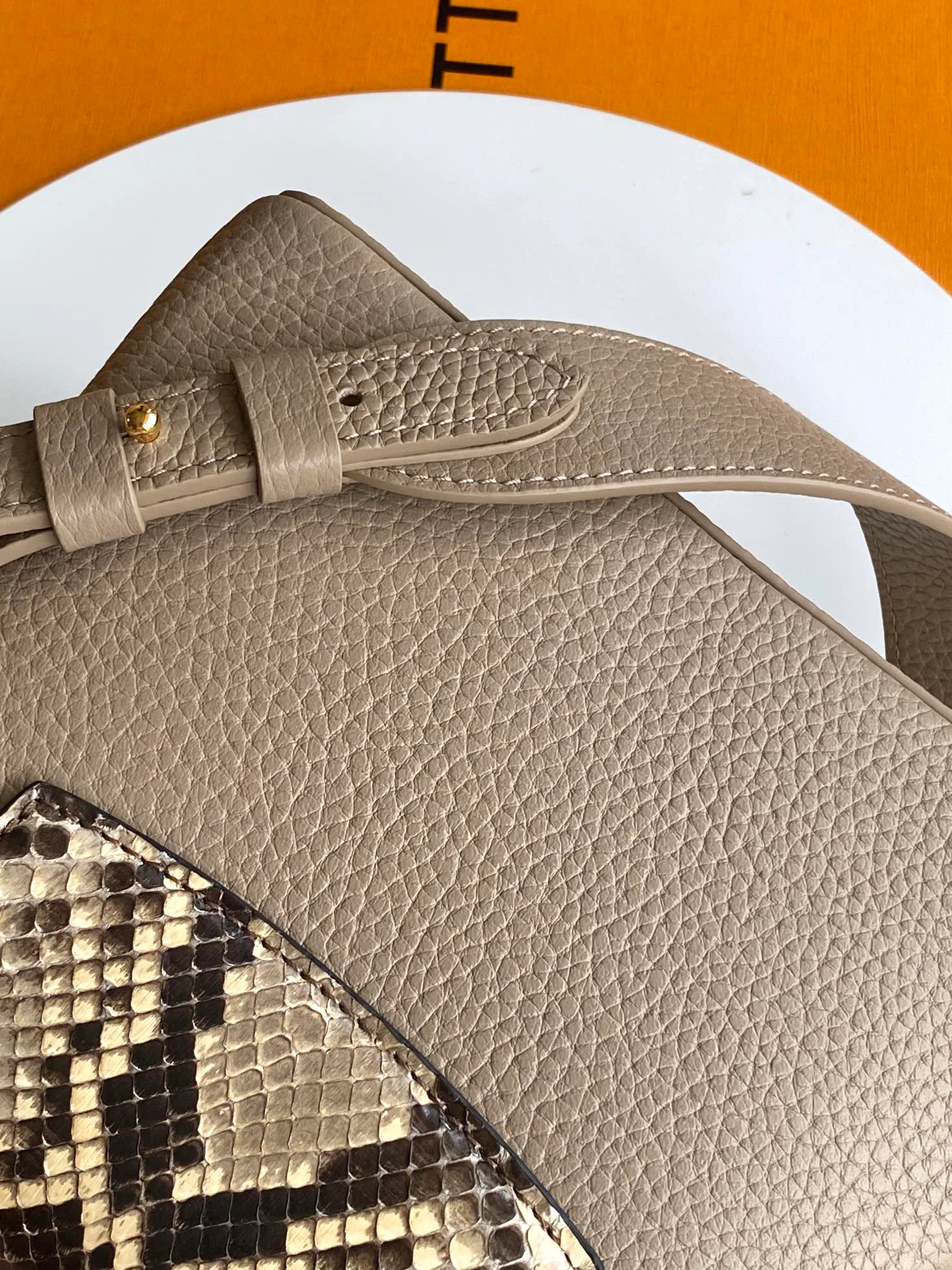 Women's Classic Handbags LOUIS VUITTON 18521018