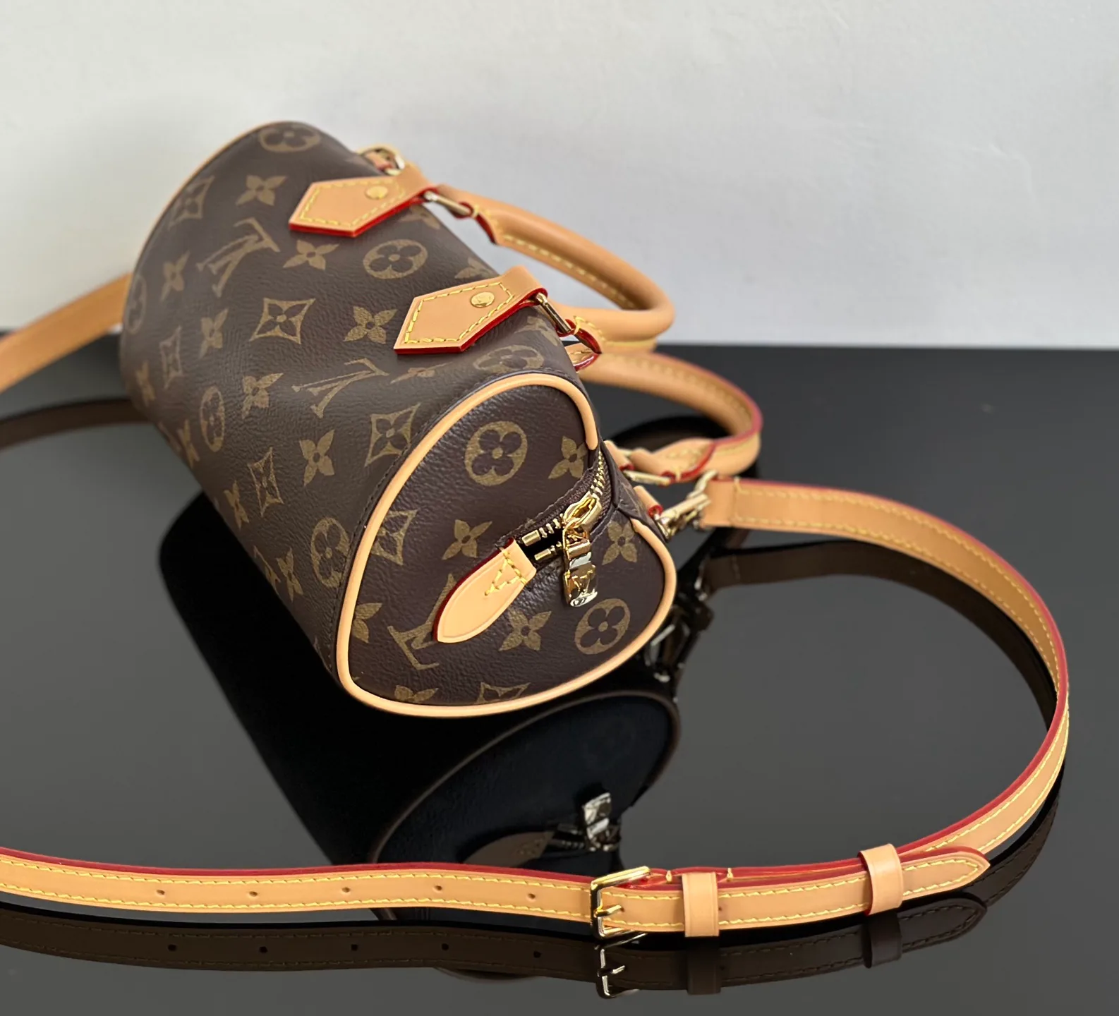 Women's Classic Handbags LOUIS VUITTON 18376423