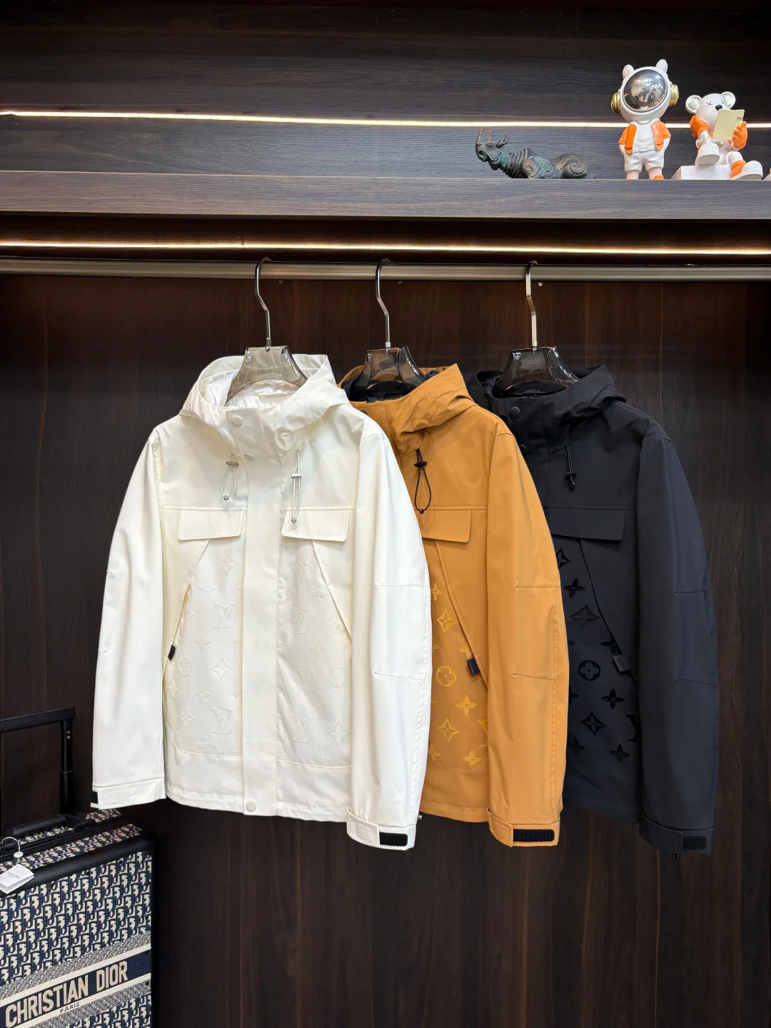 Women's Jackets And Down Jackets LOUIS VUITTON 18157373