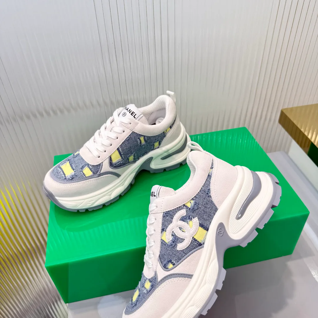 Women's Sneakers CHANEL 18366955