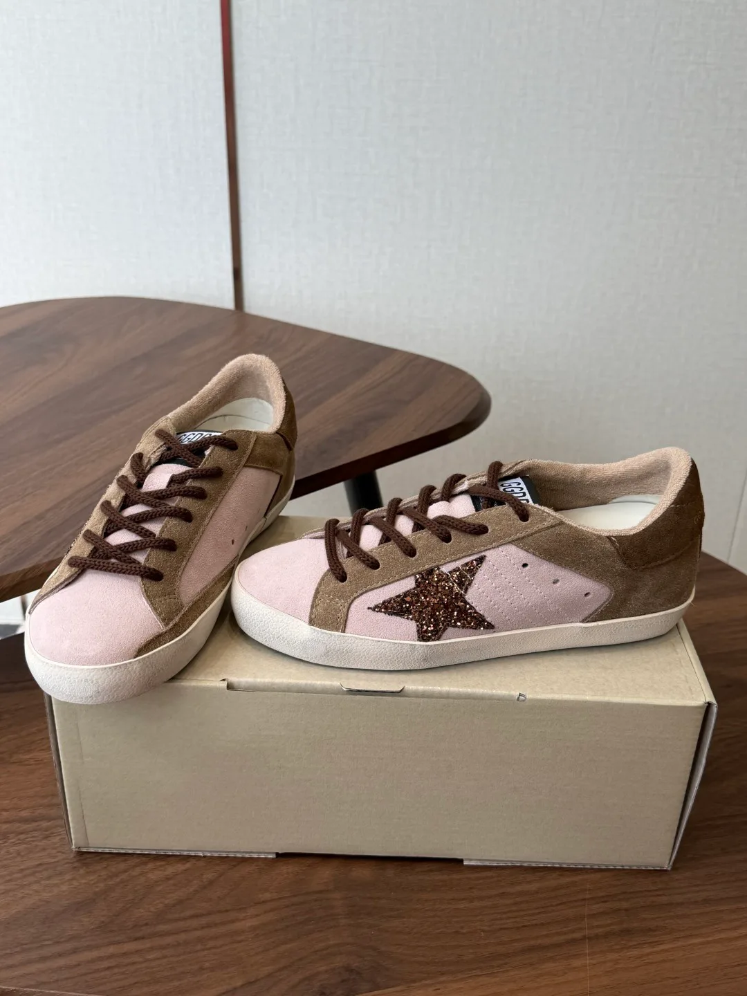 Women's Sneakers GOLDEN GOOSE 18146570