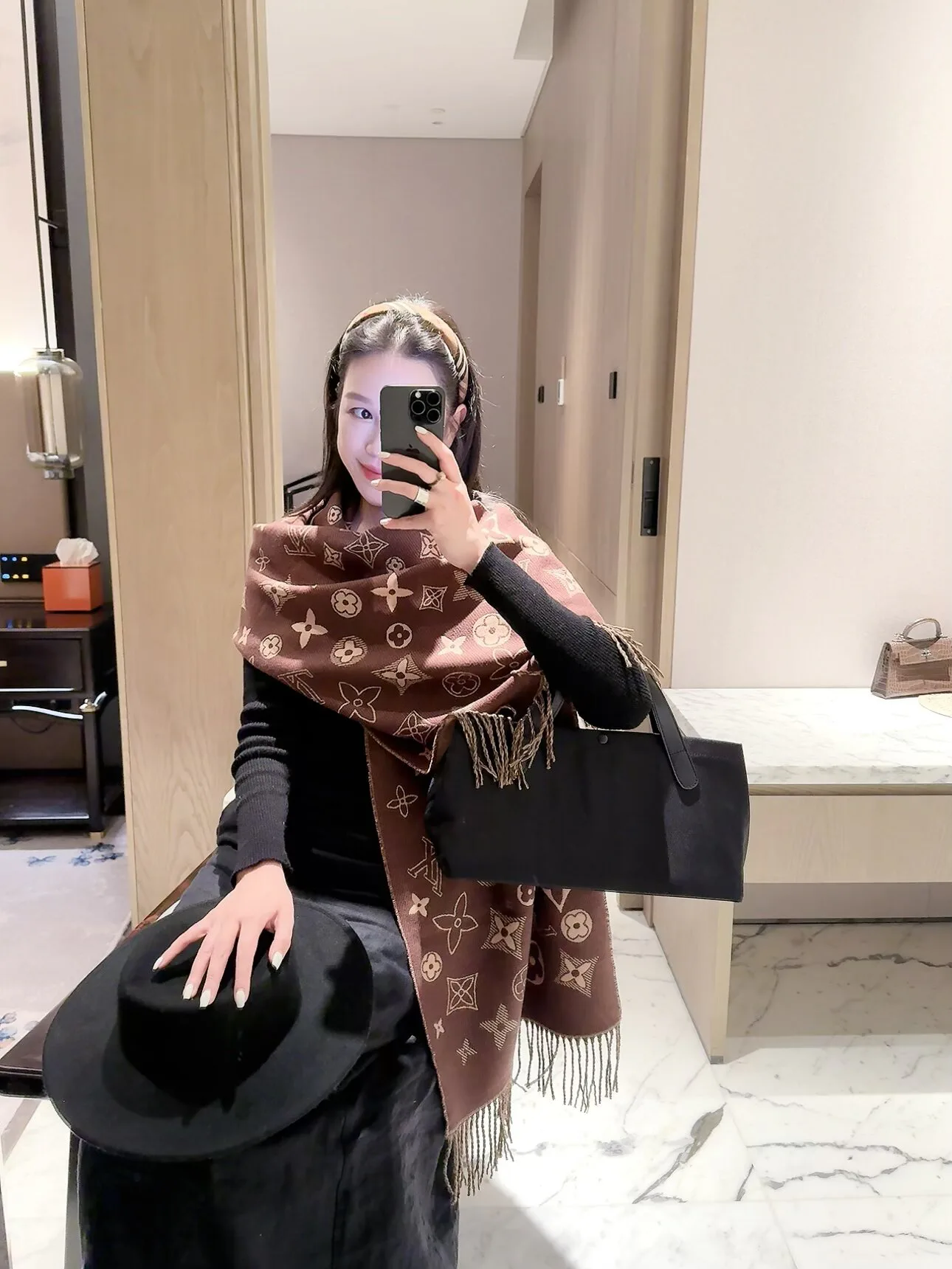 Scarves LOUIS VUITTON 18377551