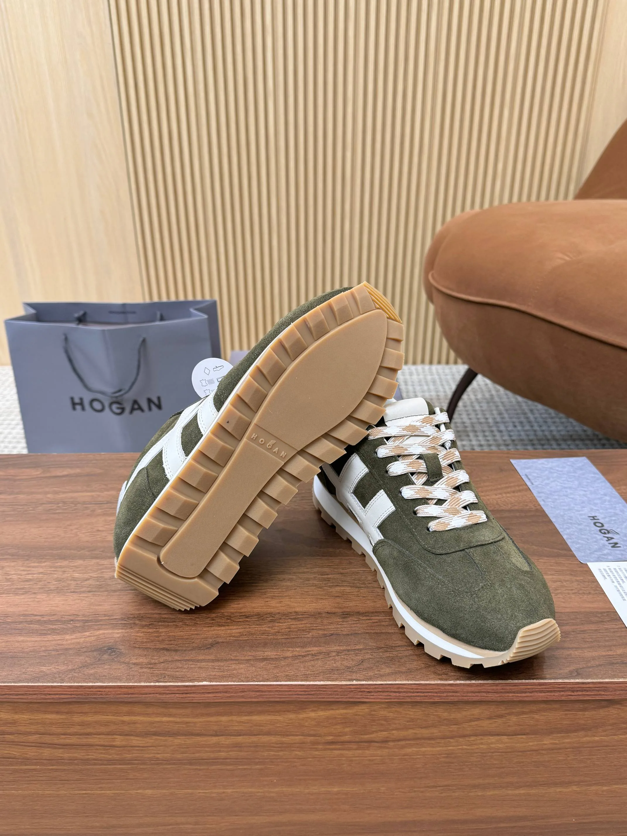 Women's Sneakers HOGAN 17827640