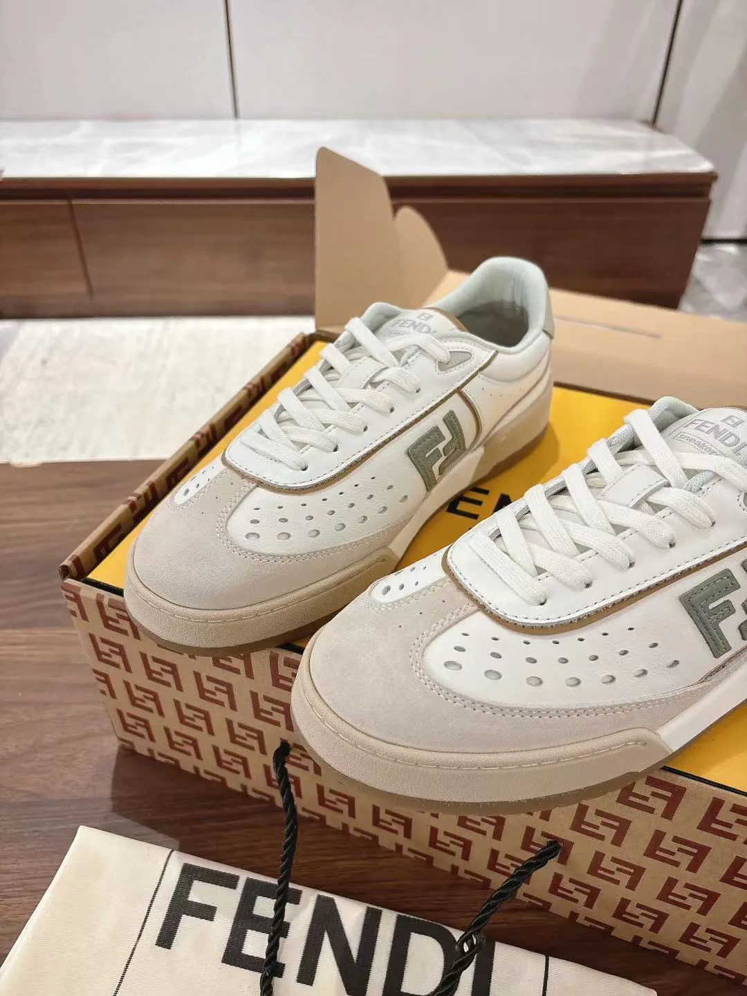 Women's Sneakers FENDI 18219519