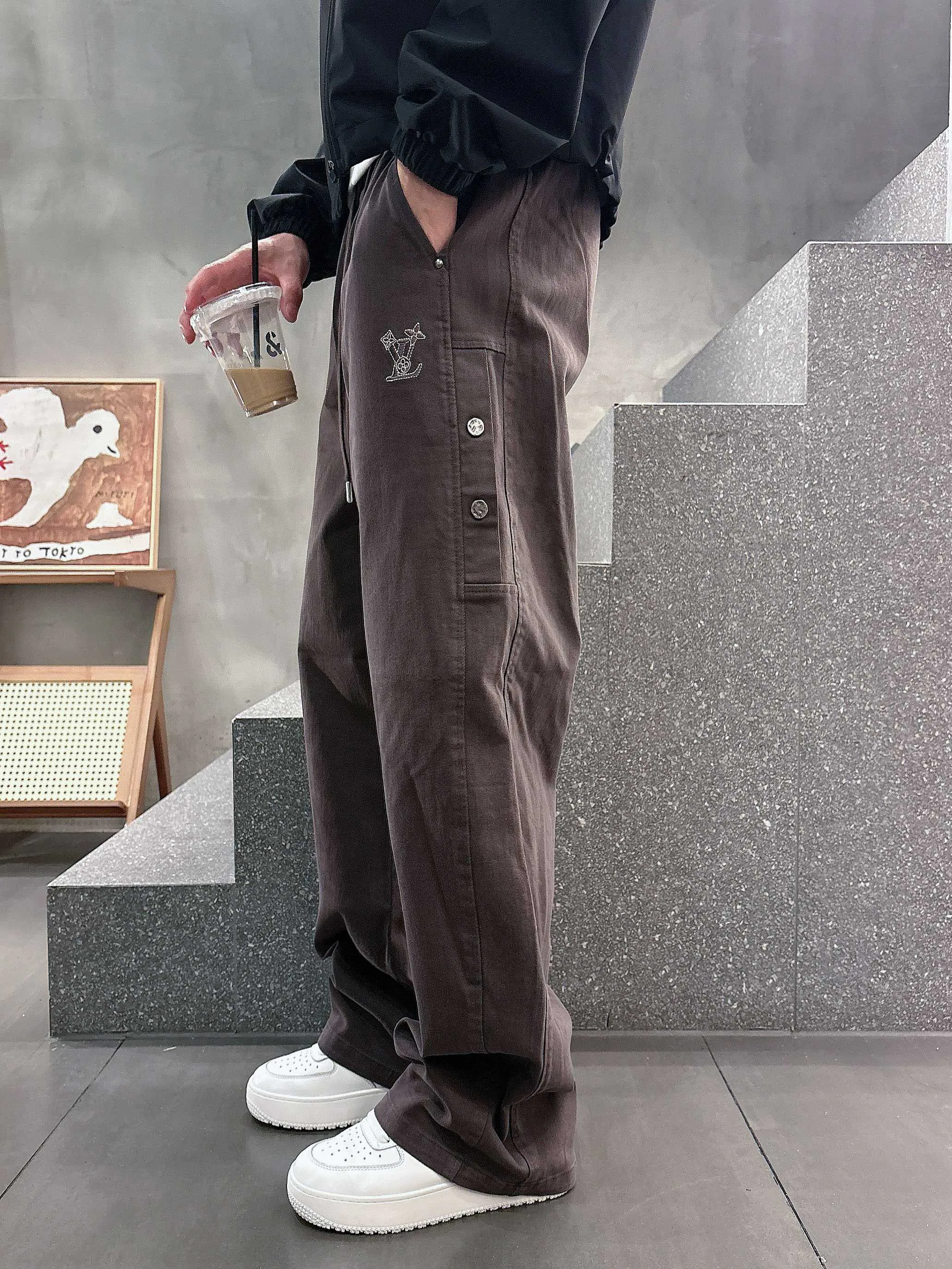 Men's Trousers LOUIS VUITTON 18368714
