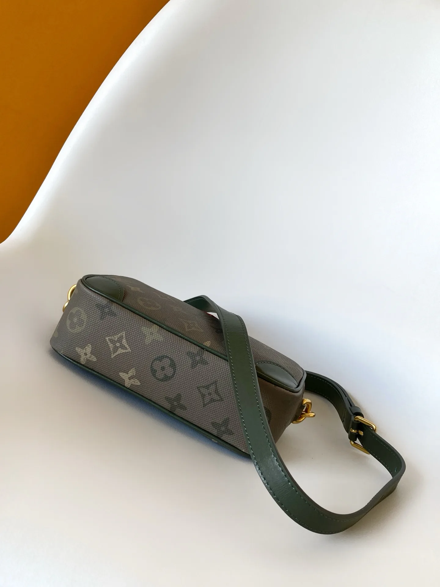 Women's Shoulder Bags LOUIS VUITTON 17949178