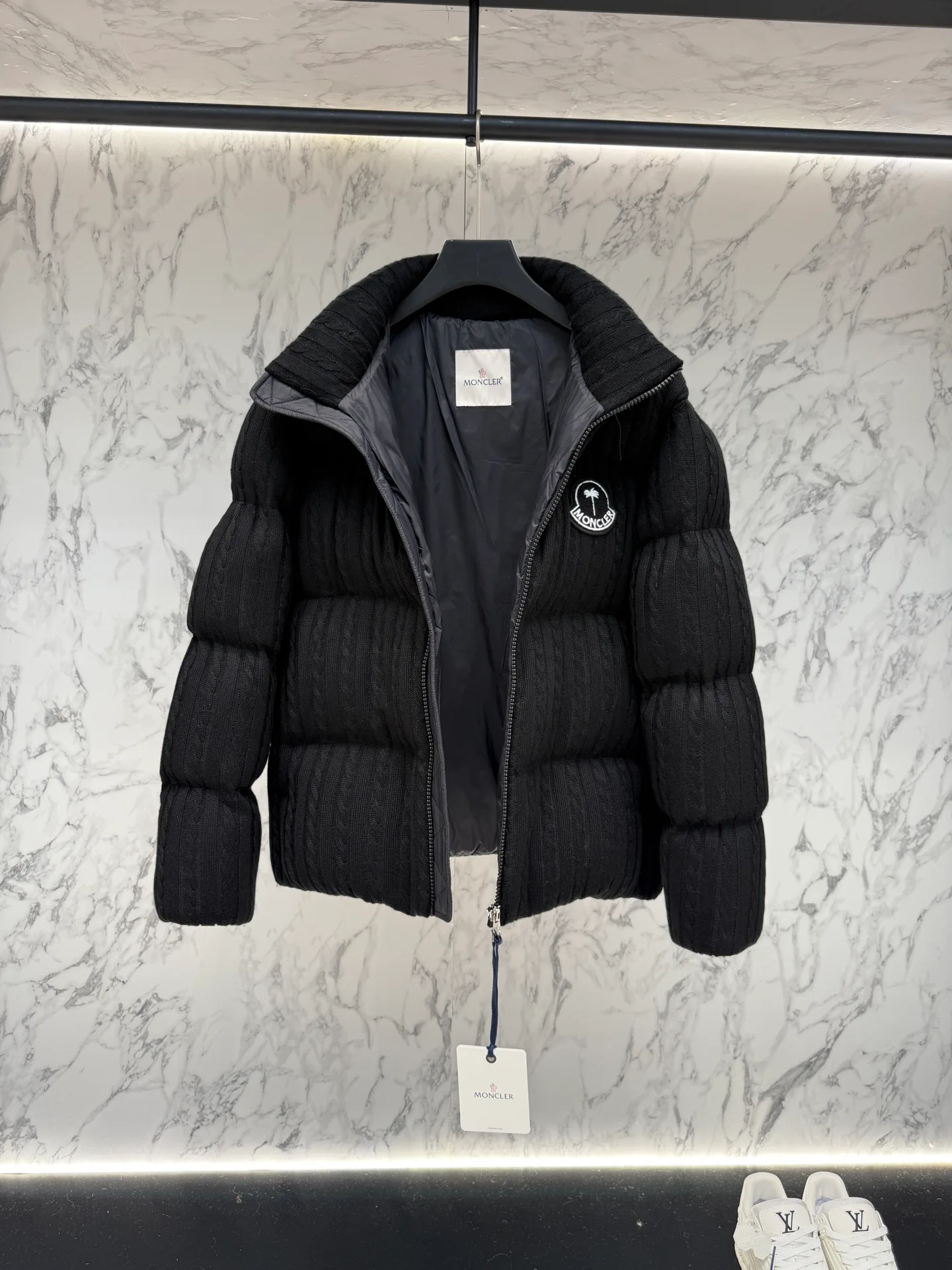 Men's Jackets And Down Jackets MONCLER 18188652