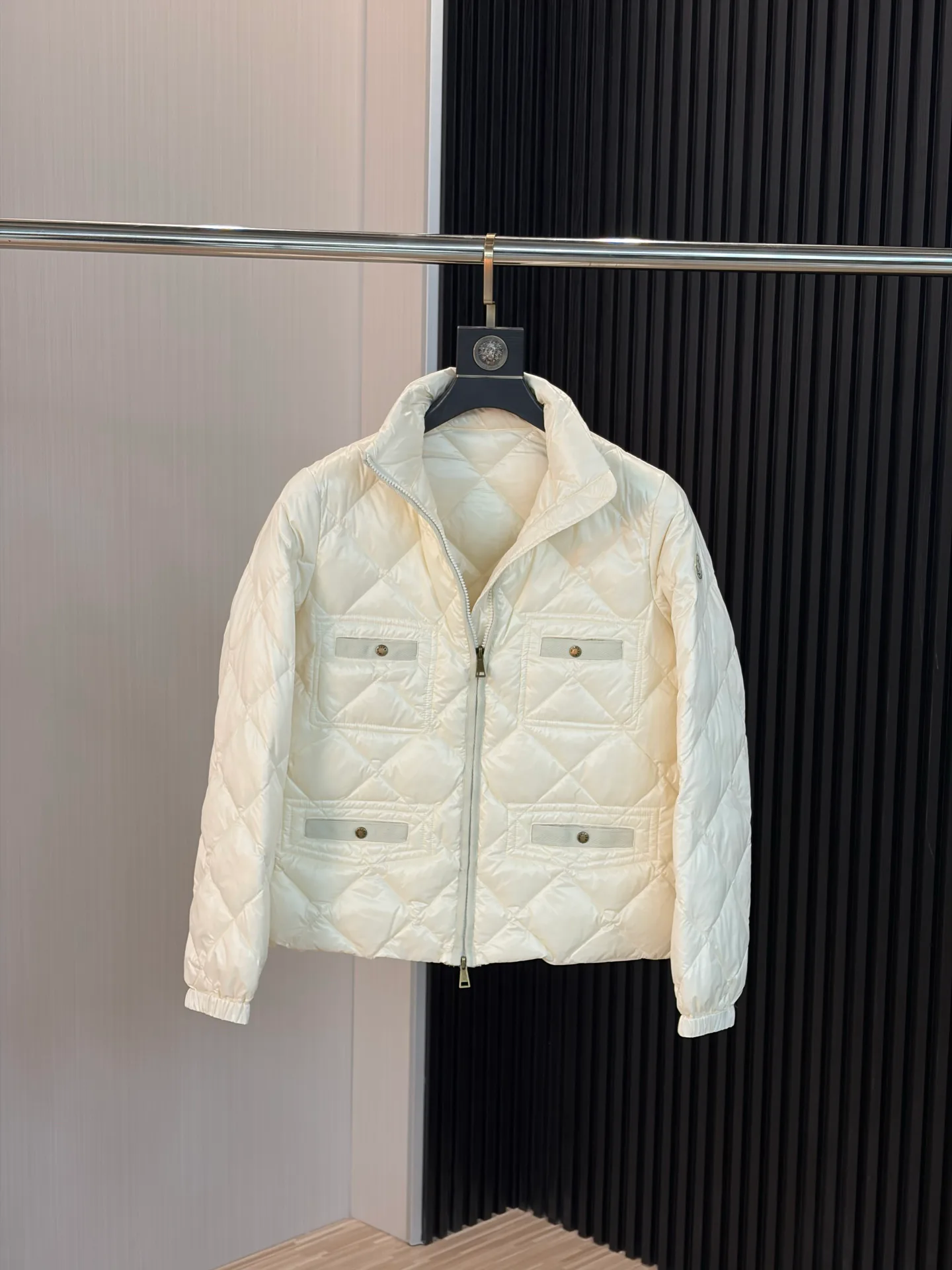 Women's Jackets And Down Jackets MONCLER 17897340