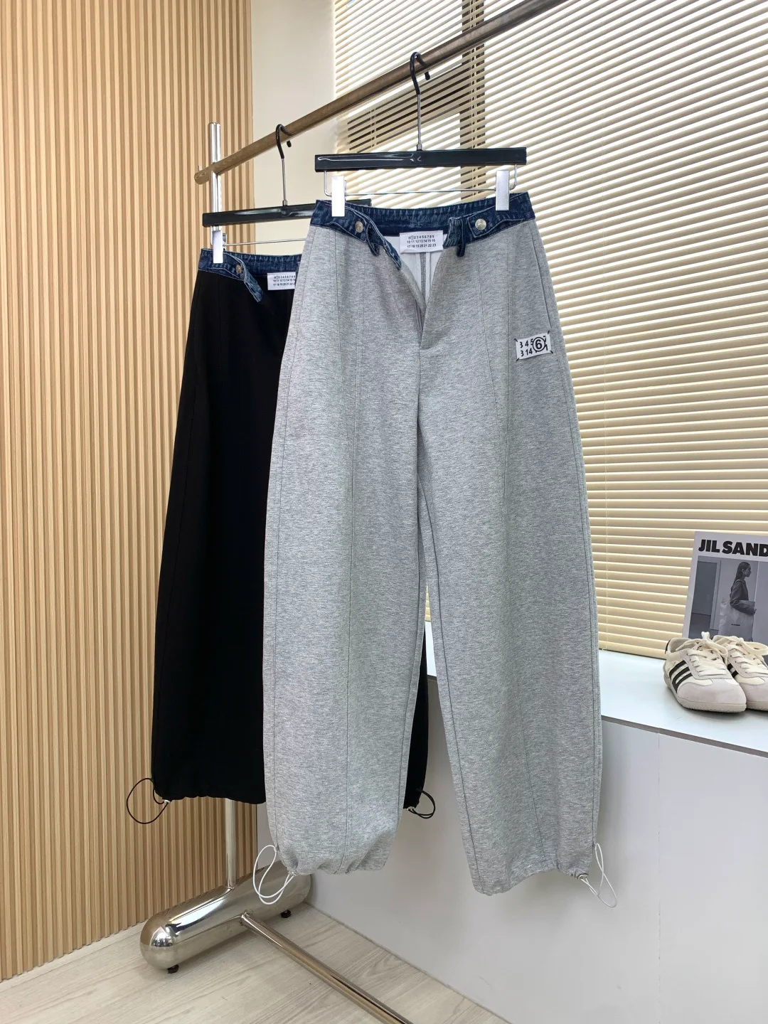 Women's Trousers MAISON MARGIELA 18017071