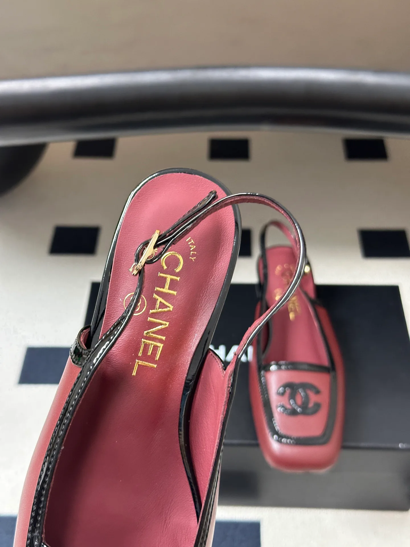 Women's Open-Toe Sandals CHANEL 18041939