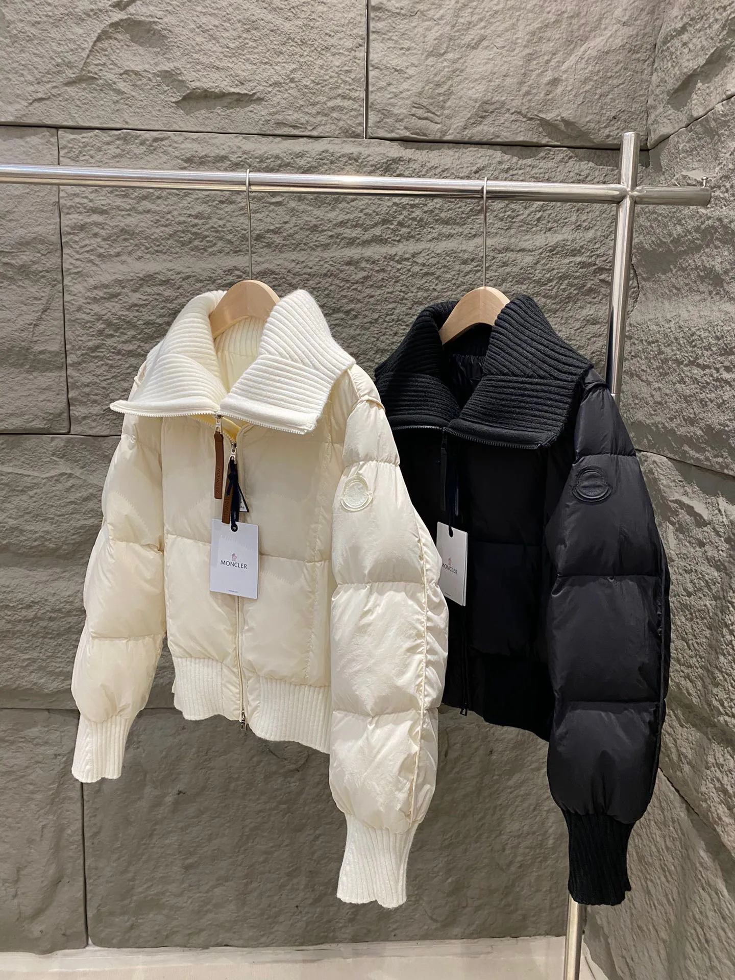 Women's Jackets And Down Jackets MONCLER 17897329