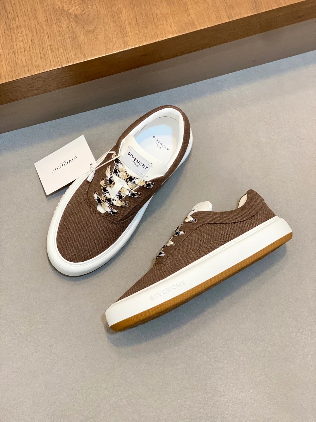 Men's Sneakers GIVENCHY 18449130