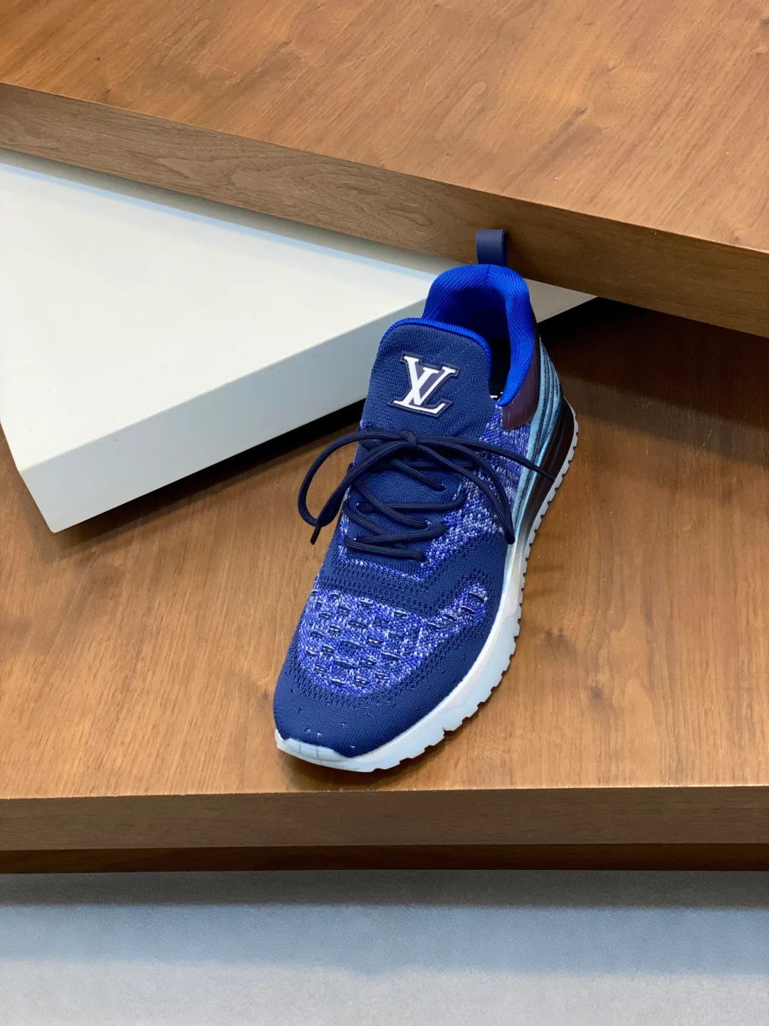 Men's Sneakers LOUIS VUITTON 18078937