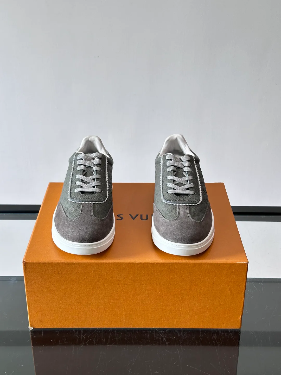 Women's Sneakers LOUIS VUITTON 17760895