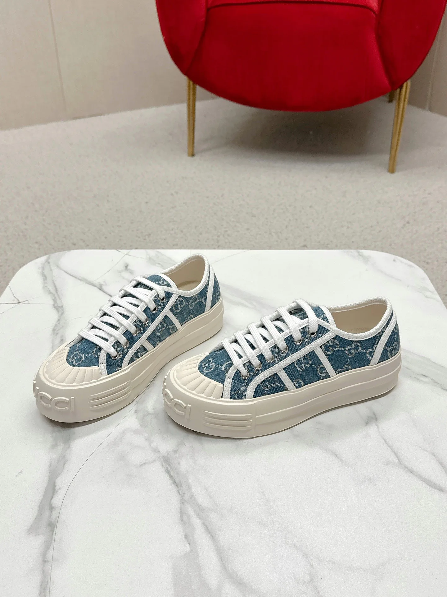Women's Sneakers GUCCI 17746025