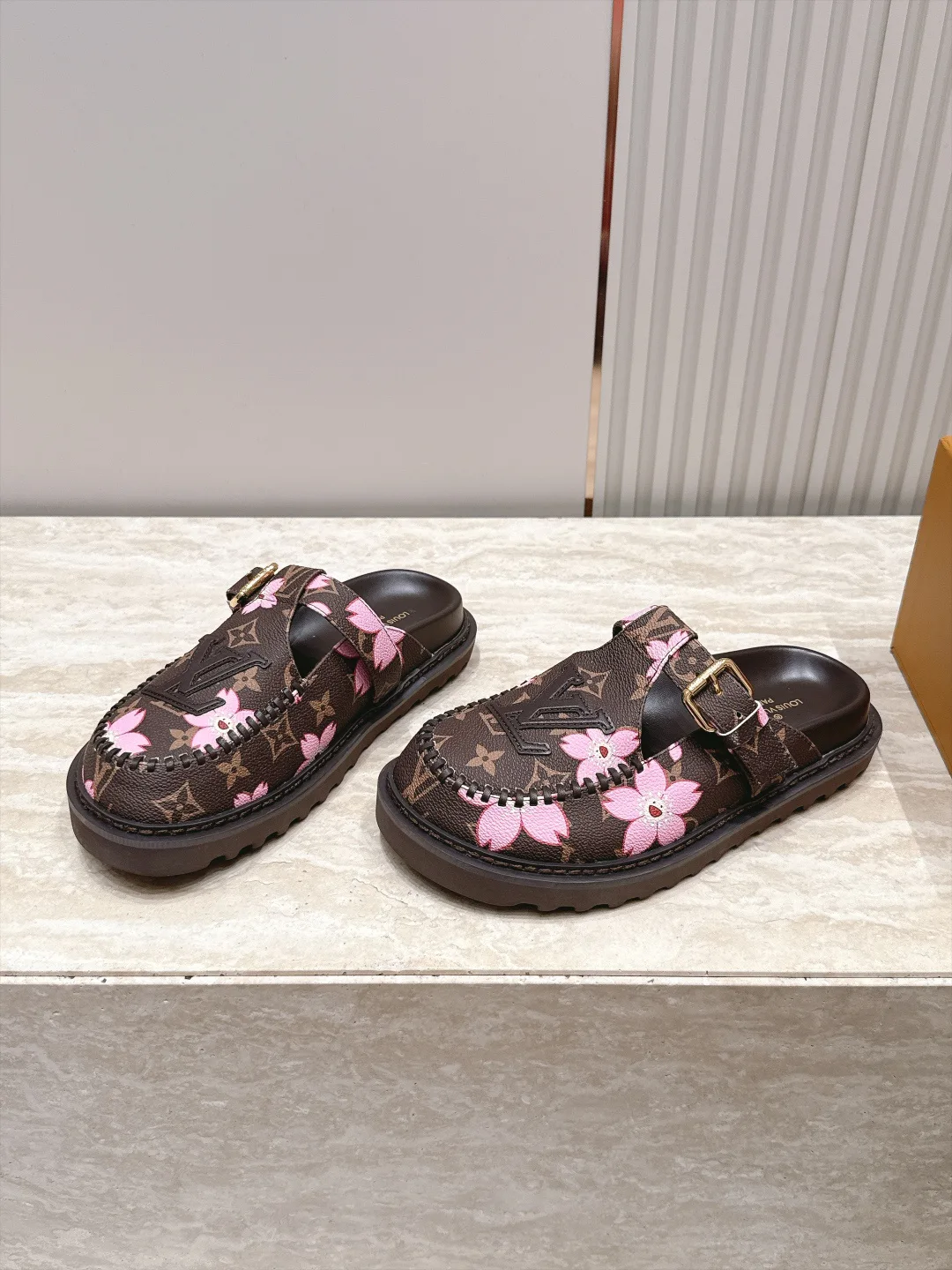 Women's Mules And Clogs LOUIS VUITTON 18198377