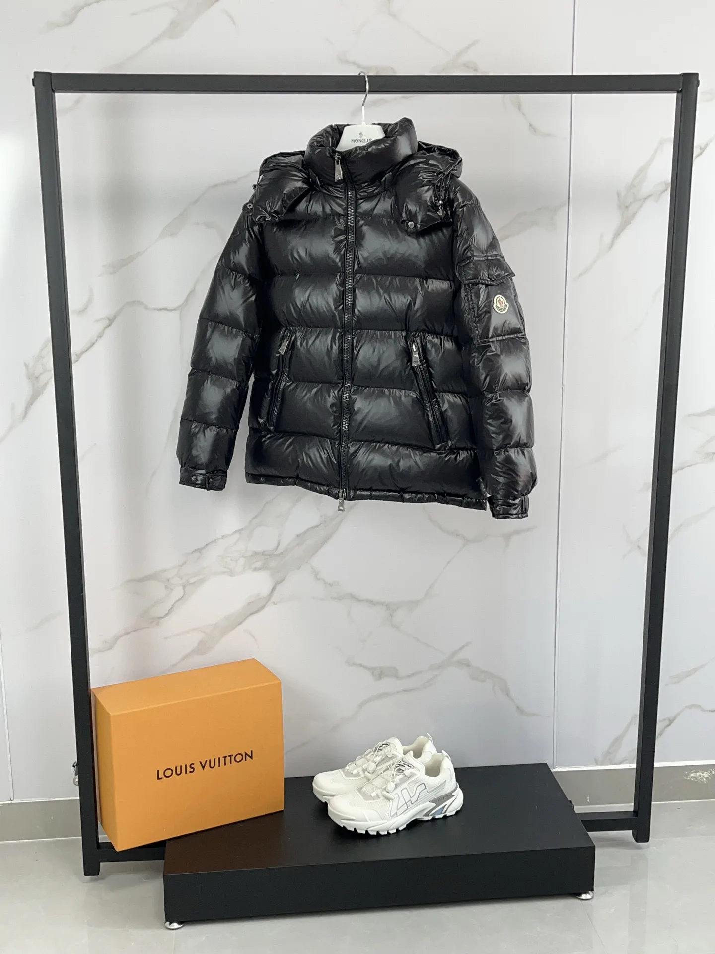 Women's Jackets And Down Jackets MONCLER 18391725
