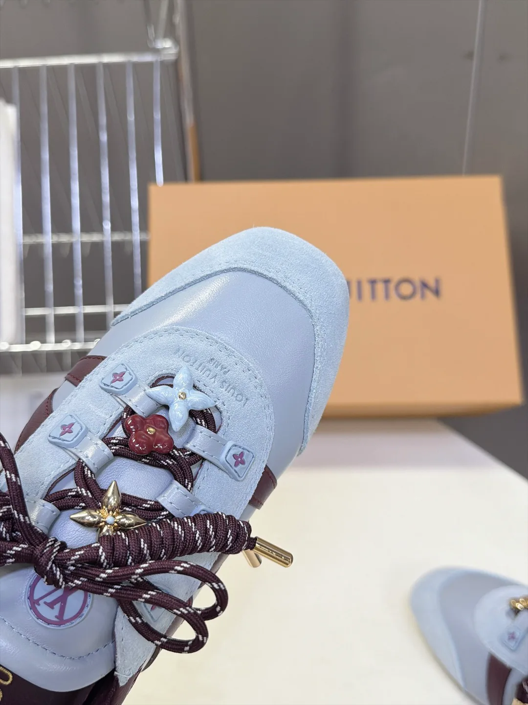 Women's Sneakers LOUIS VUITTON 18005457