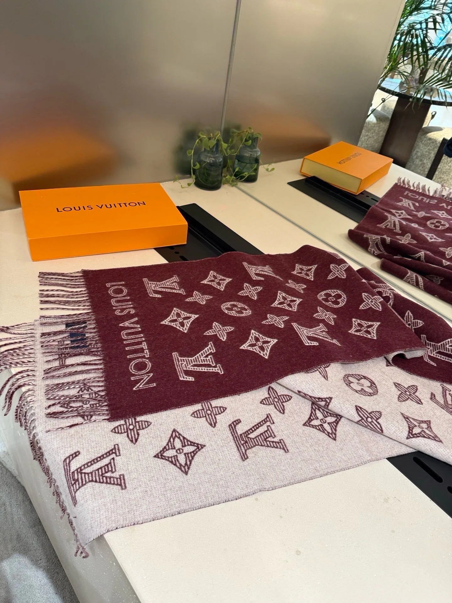Scarves LOUIS VUITTON 17448547