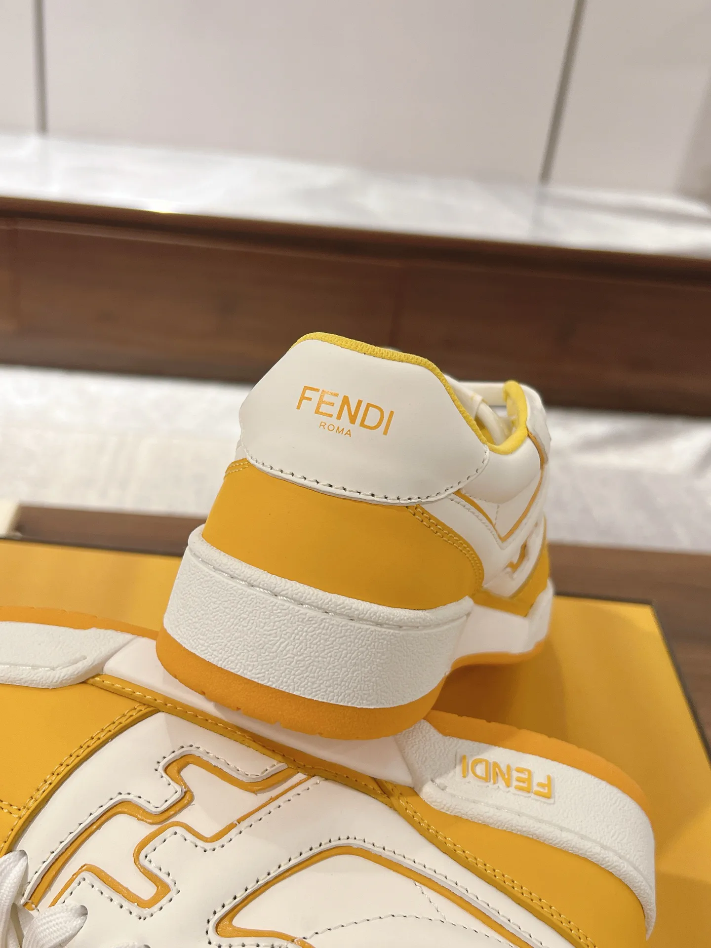 Women's Sneakers FENDI 18219545