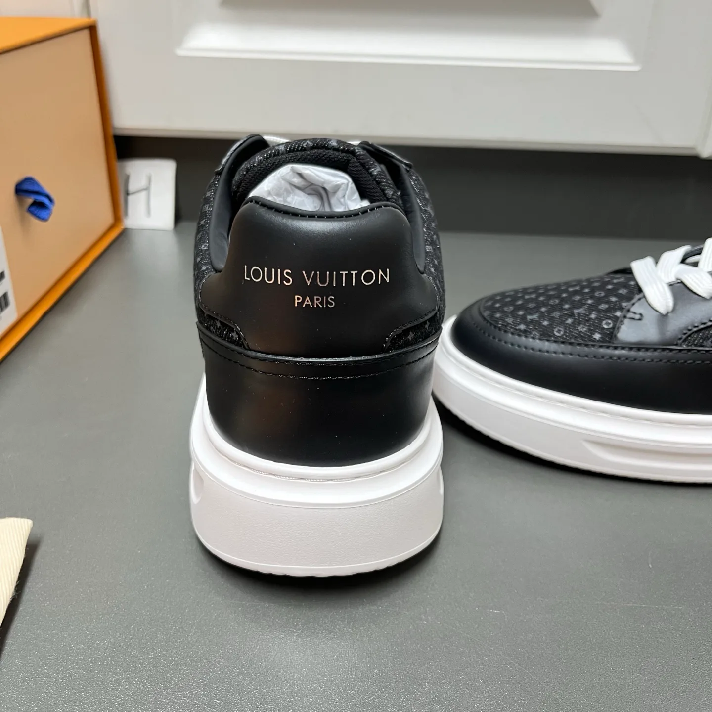 Men's Sneakers LOUIS VUITTON 18500171