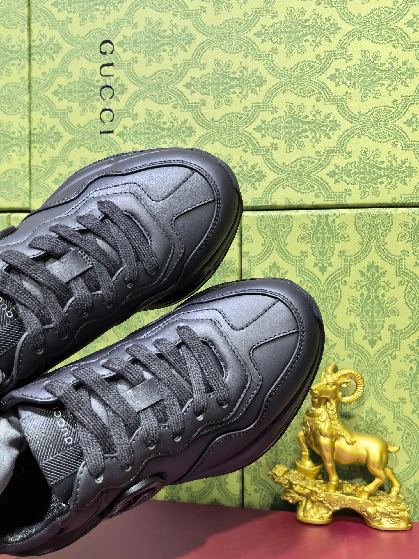 Women's Sneakers GUCCI 18039944