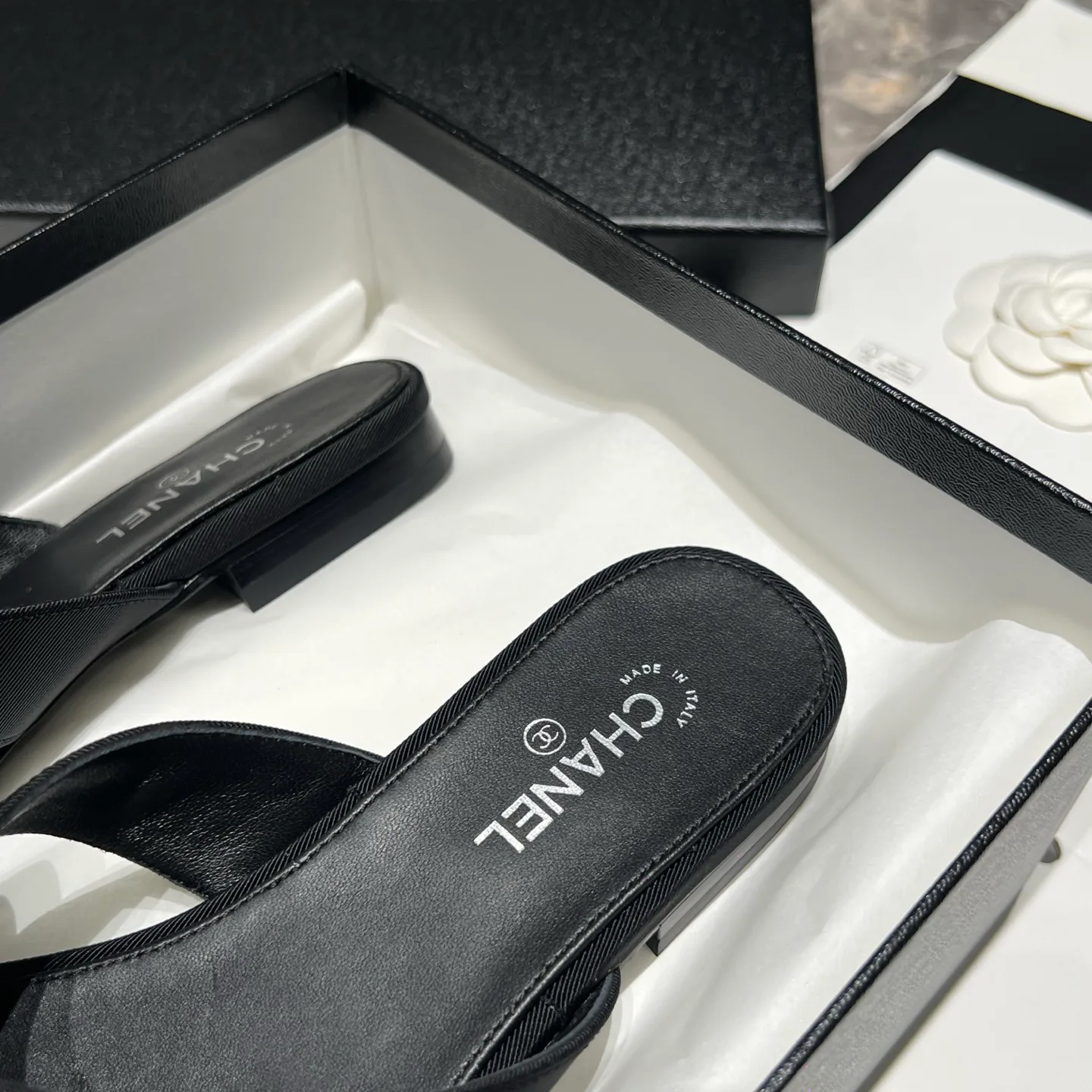 Women's Flip-Flops CHANEL 17693142