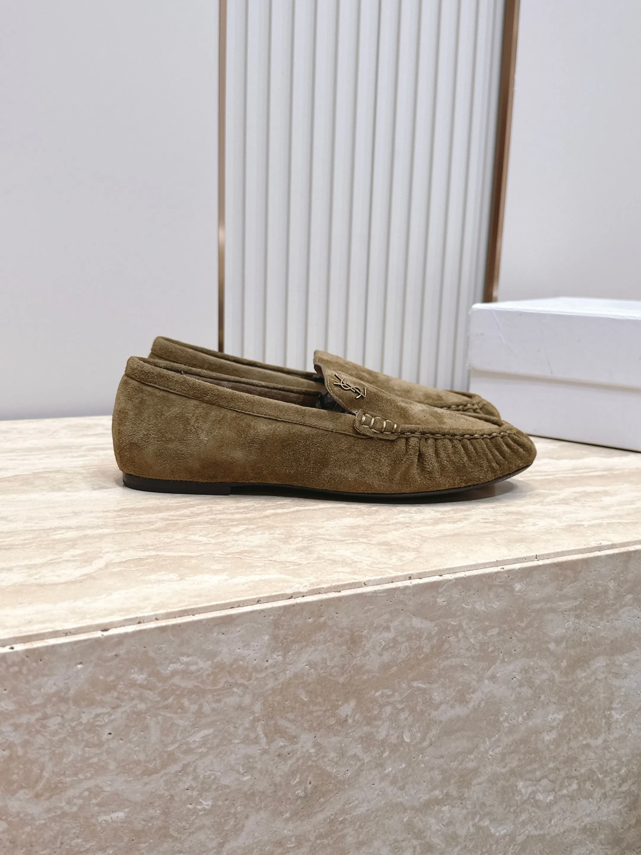 Women's Loafers And Moccasins SAINT LAURENT 17701338