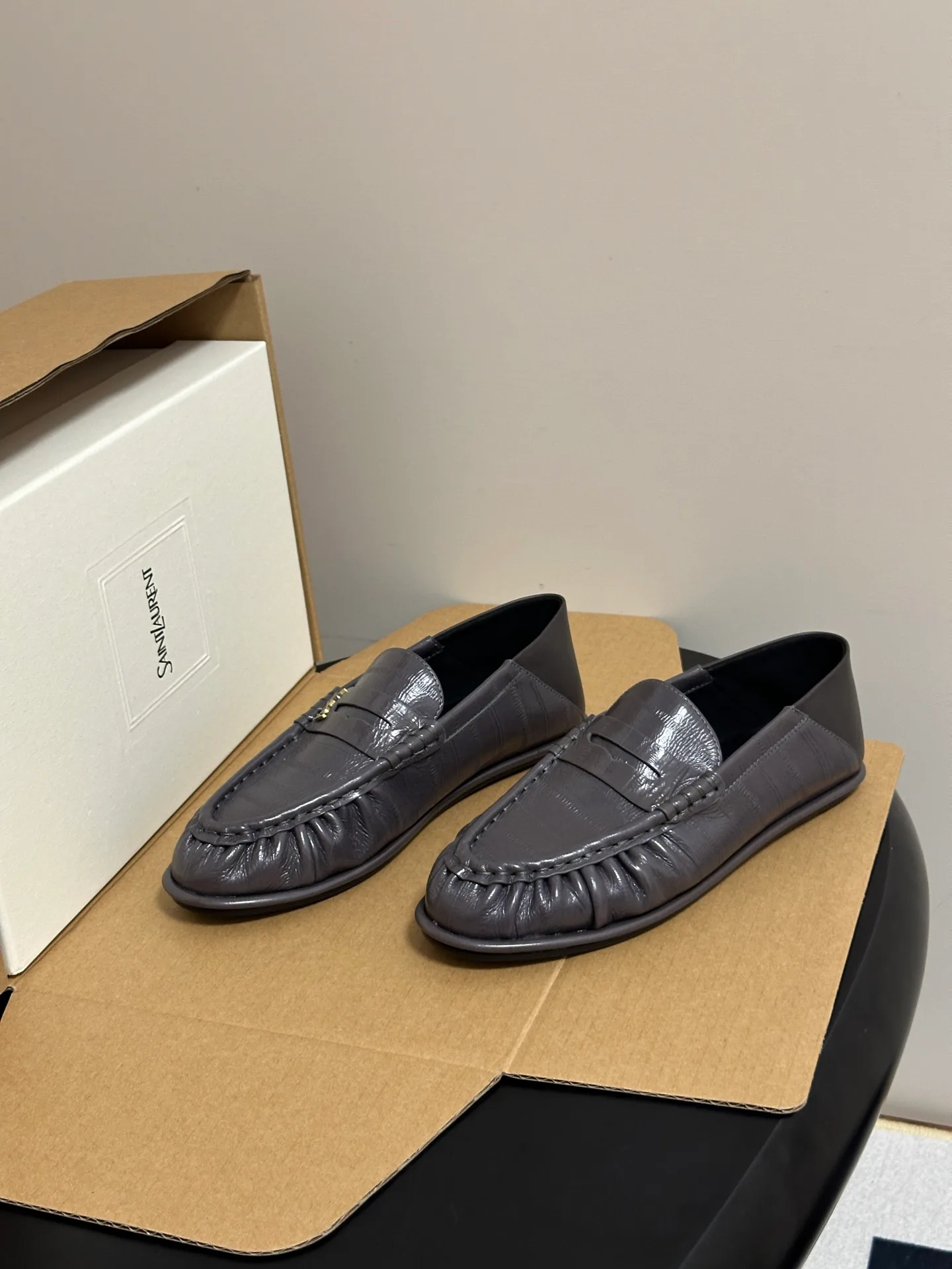 Women's Loafers And Moccasins SAINT LAURENT 18049123