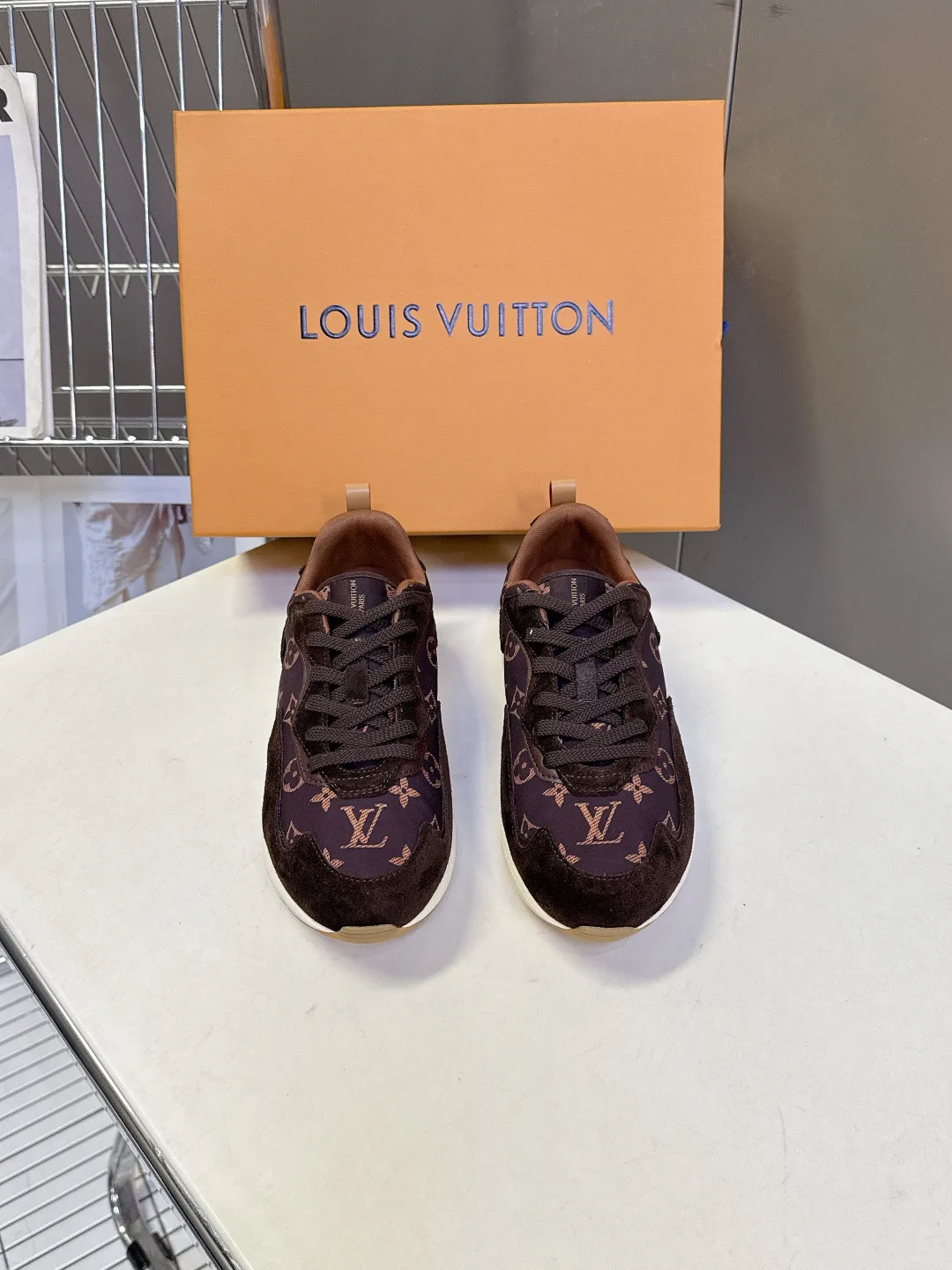 Men's Sneakers LOUIS VUITTON 18404690