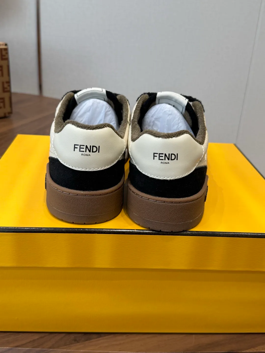 Women's Sneakers FENDI 17908426