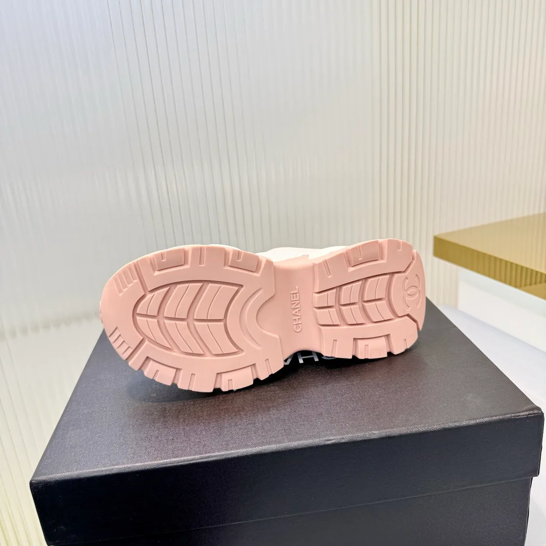 Women's Sneakers CHANEL 18367000