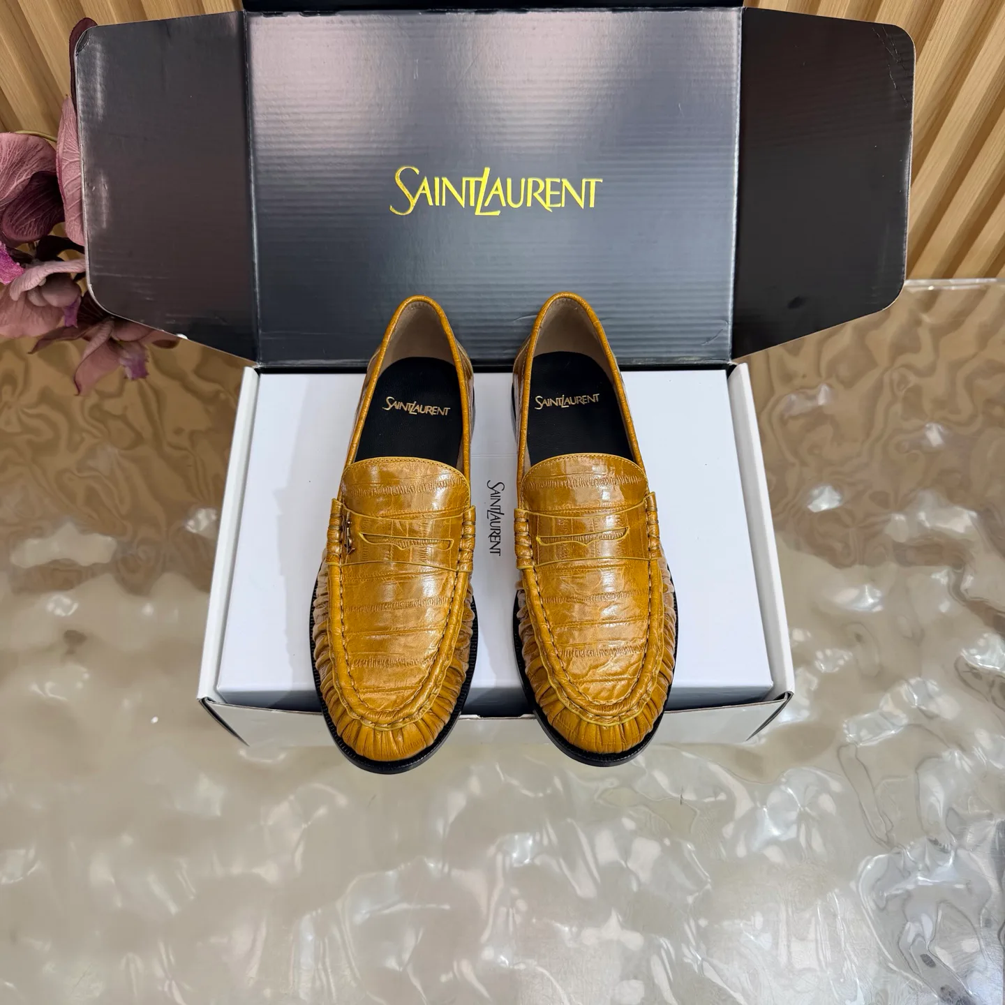 Women's Loafers And Moccasins SAINT LAURENT 17981716