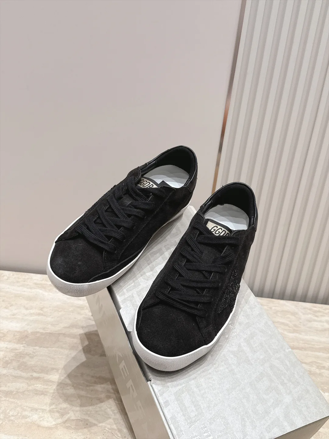 Women's Sneakers GOLDEN GOOSE 17963438