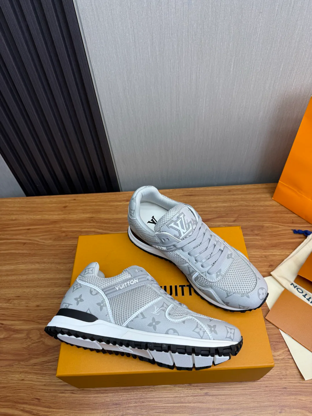 Men's Sneakers LOUIS VUITTON 17429937