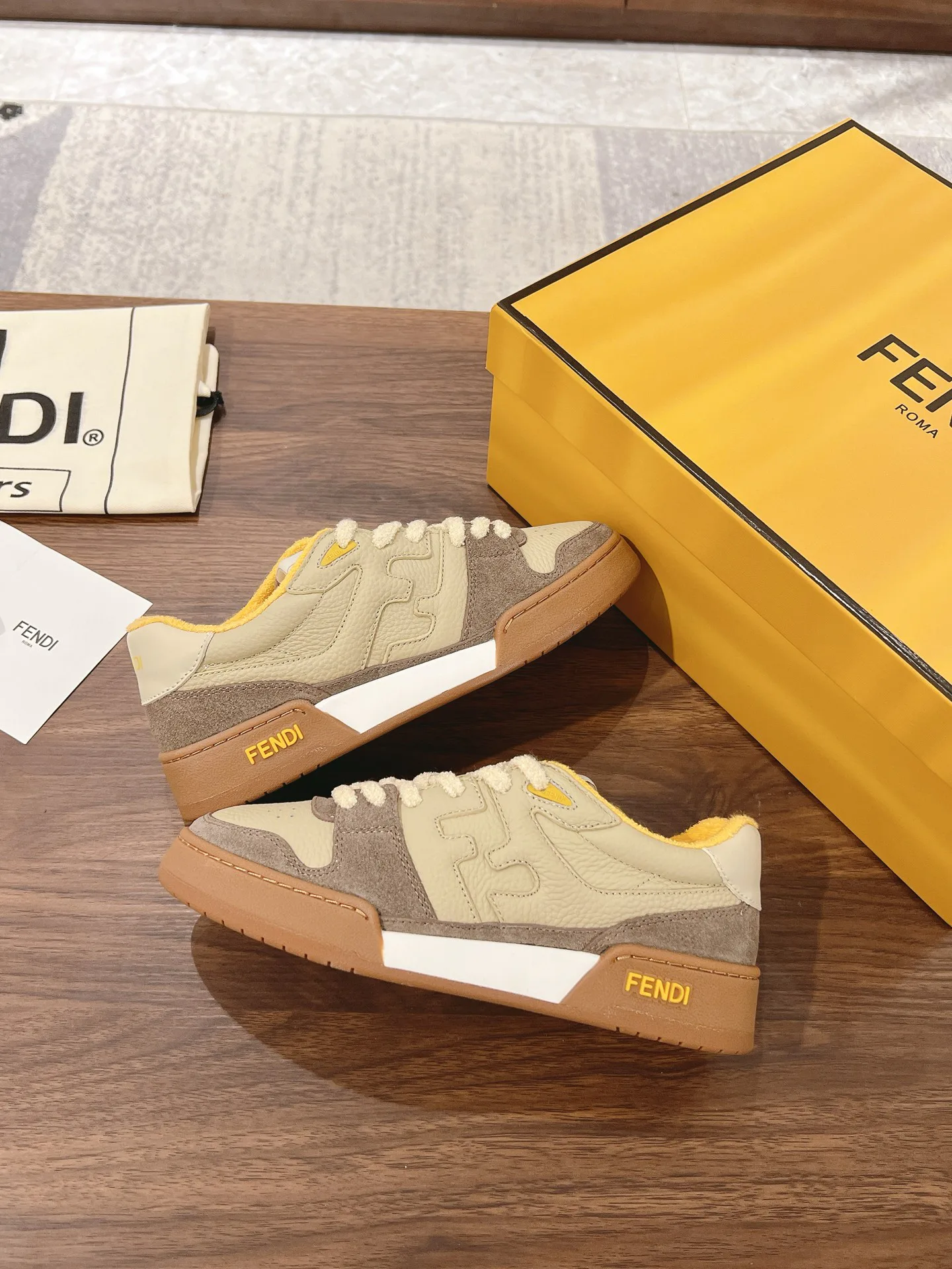 Women's Sneakers FENDI 18219593