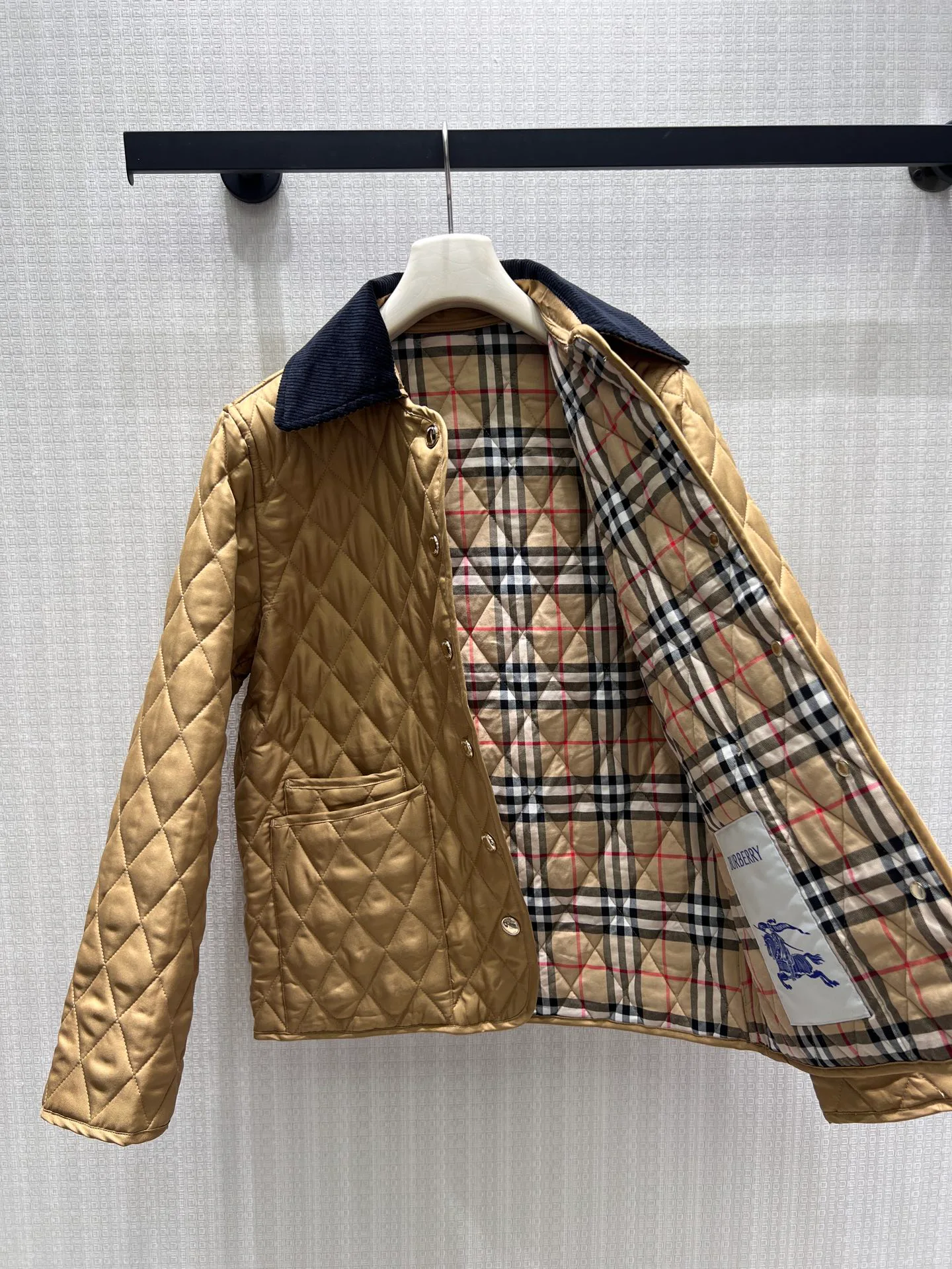 Women's Jackets And Down Jackets BURBERRY 18094605