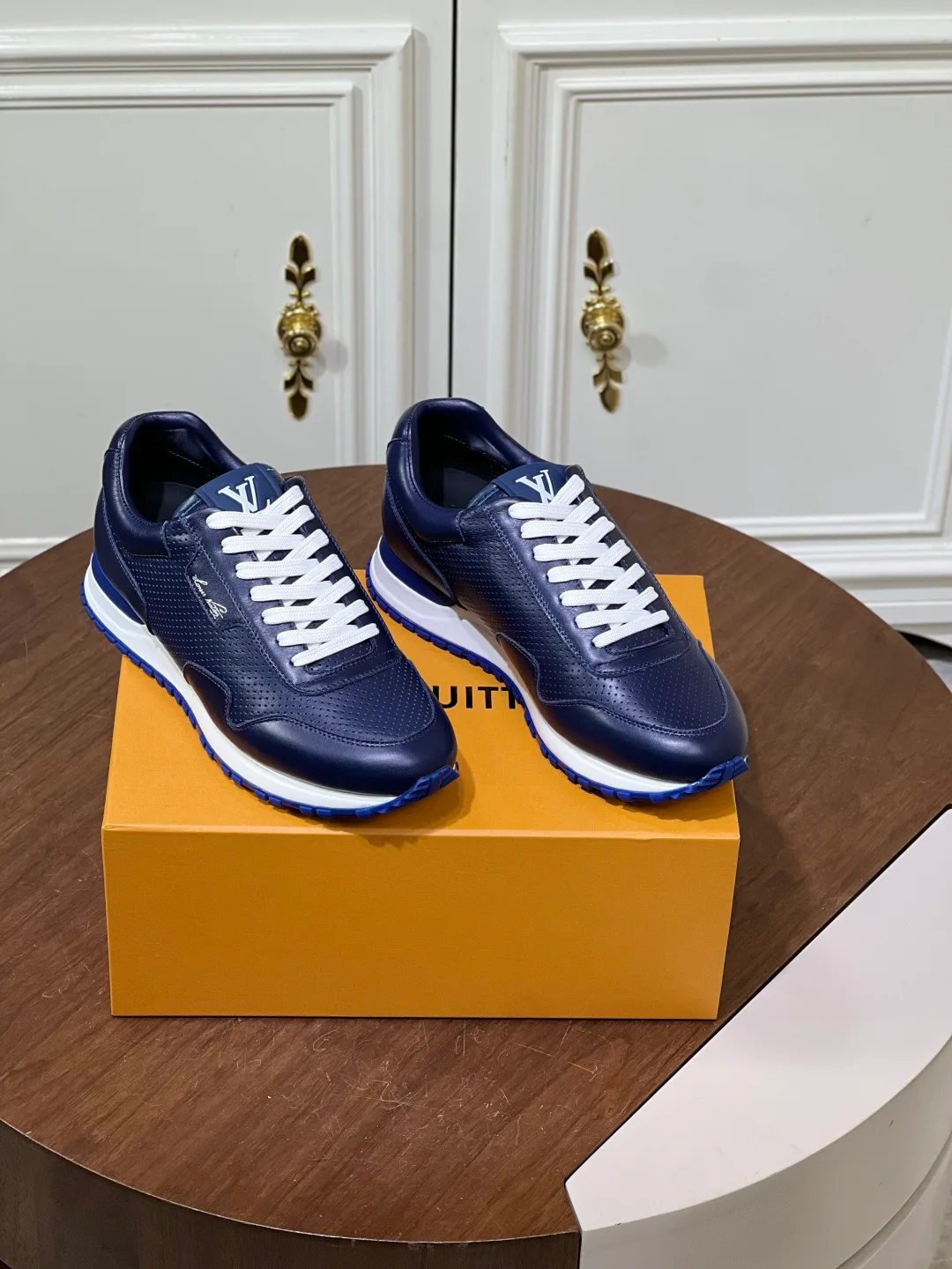 Men's Sneakers LOUIS VUITTON 18039347