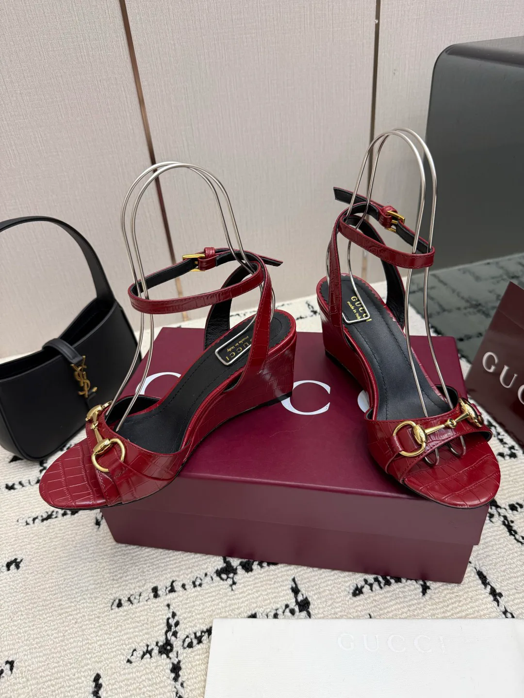 Women's Open-Toe Sandals GUCCI 18049071