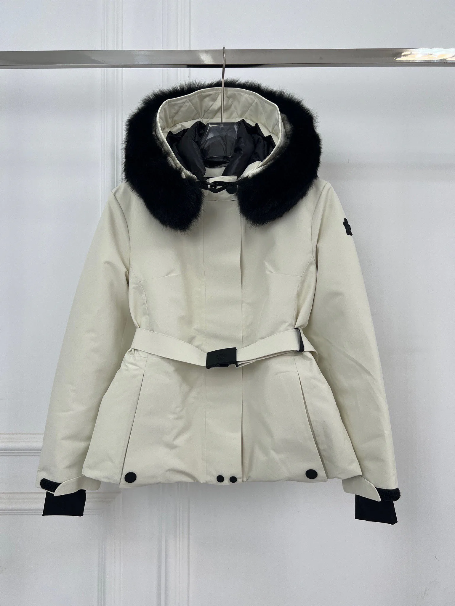 Women's Jackets And Down Jackets MONCLER 18416208