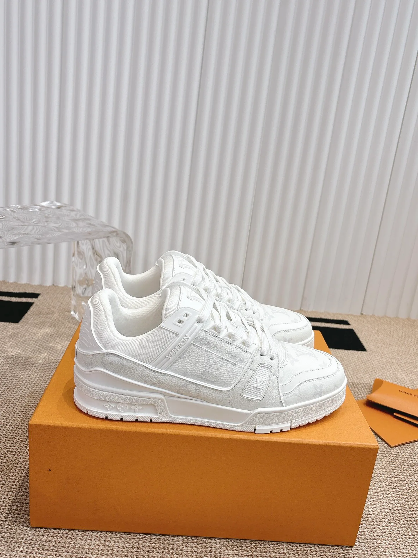 Women's Sneakers LOUIS VUITTON 18324768