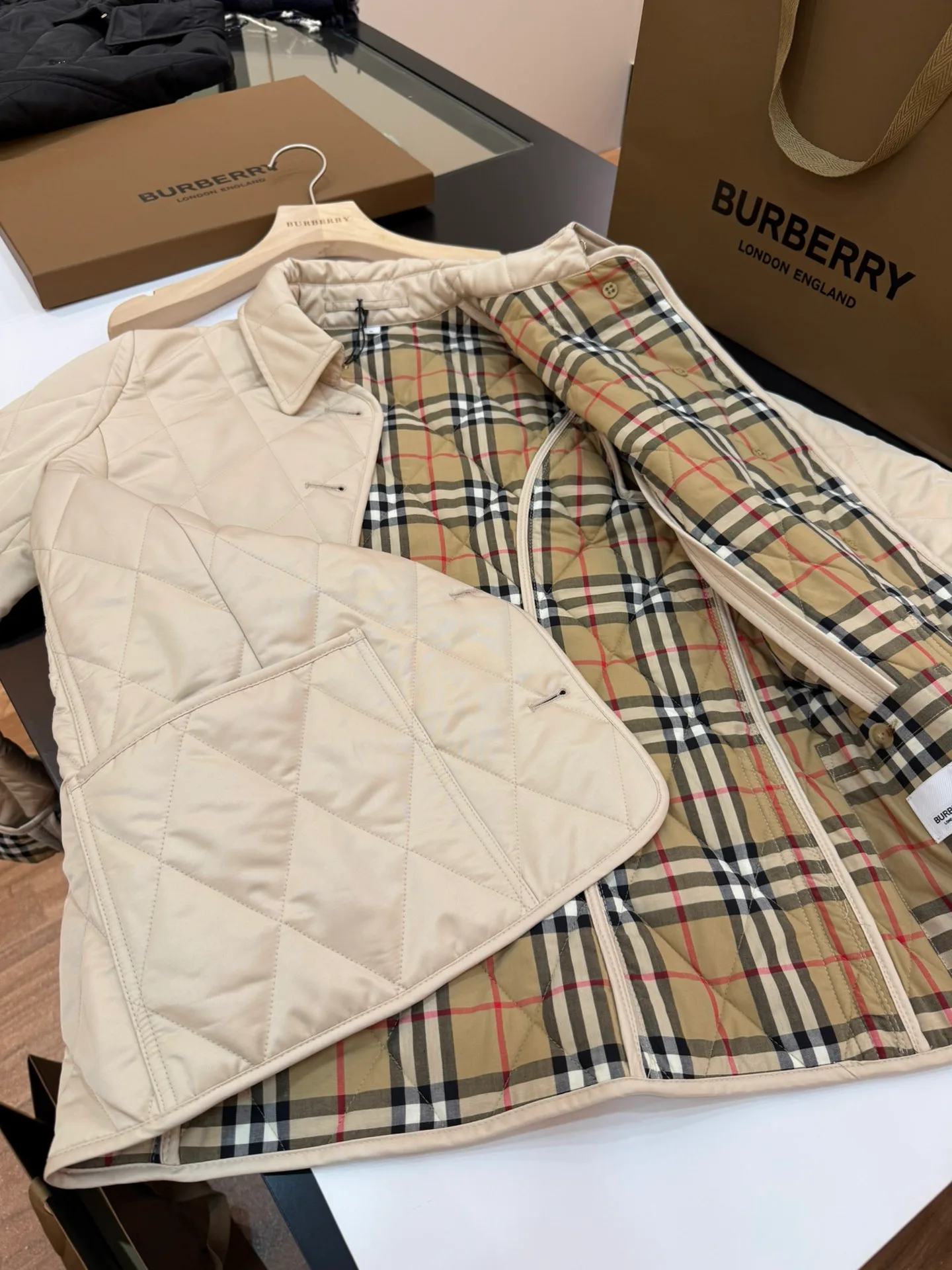 Women's Jackets And Down Jackets BURBERRY 18043710