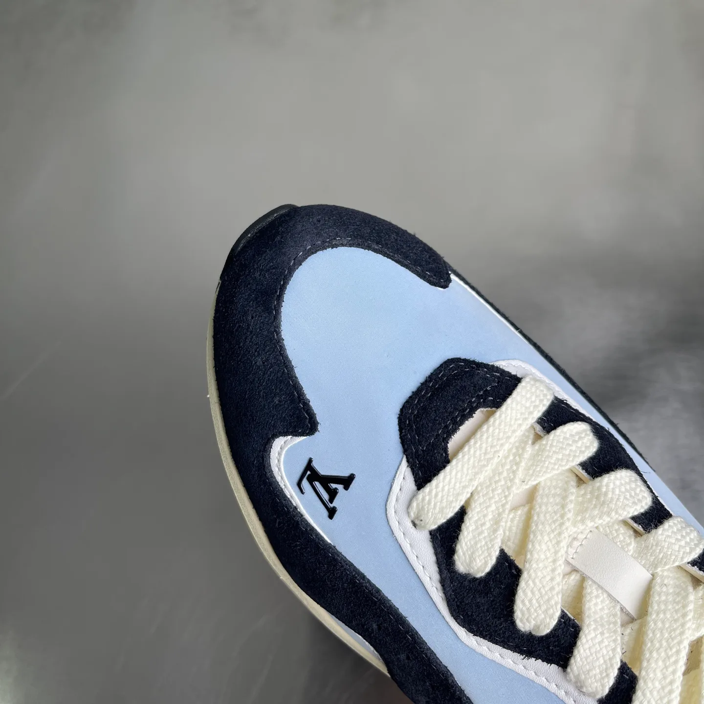 Men's Sneakers LOUIS VUITTON 17818958