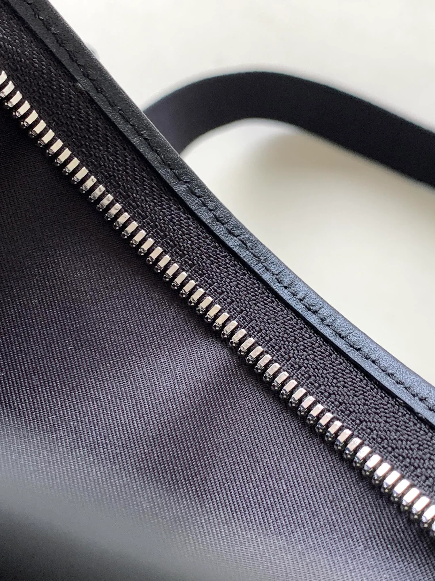 Women's Shoulder Bags LOUIS VUITTON 17904114