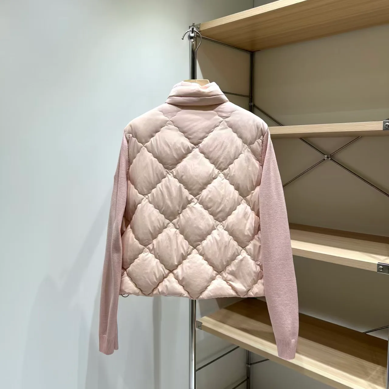 Women's Jackets And Down Jackets MONCLER 18131411