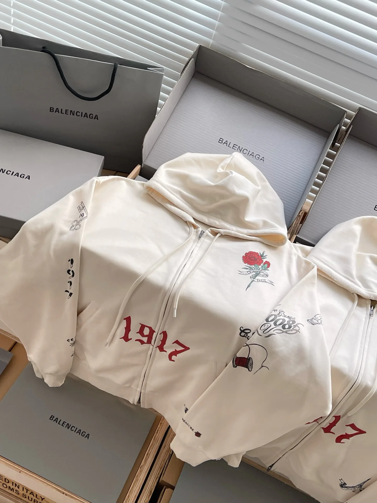 Men's Sweatshirts And Hoodies BALENCIAGA 18153416