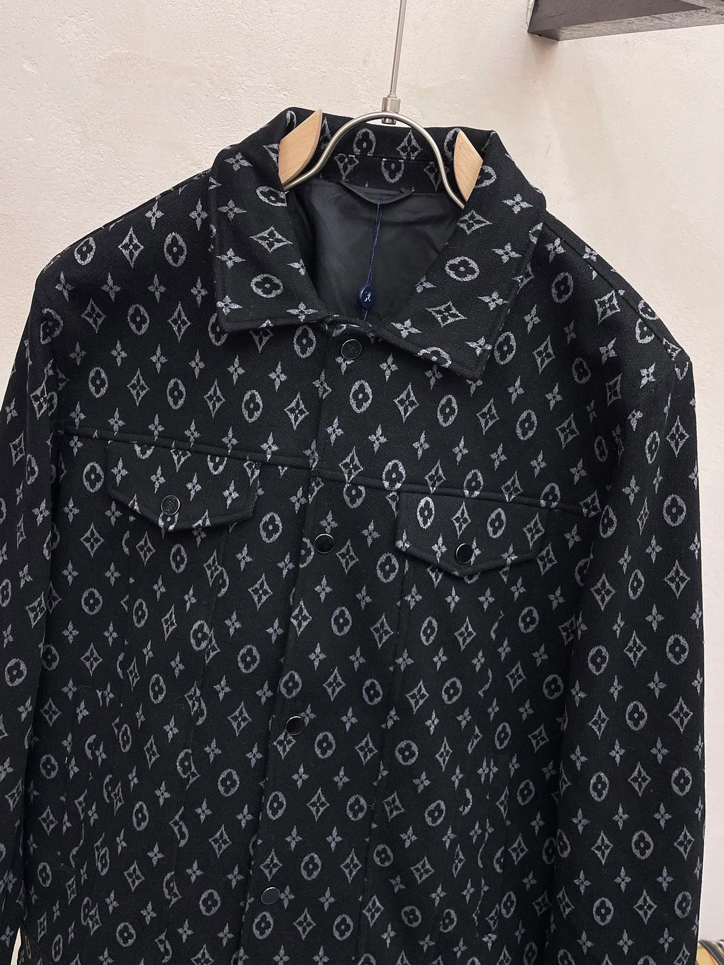 Men's Jackets And Down Jackets LOUIS VUITTON 18197242