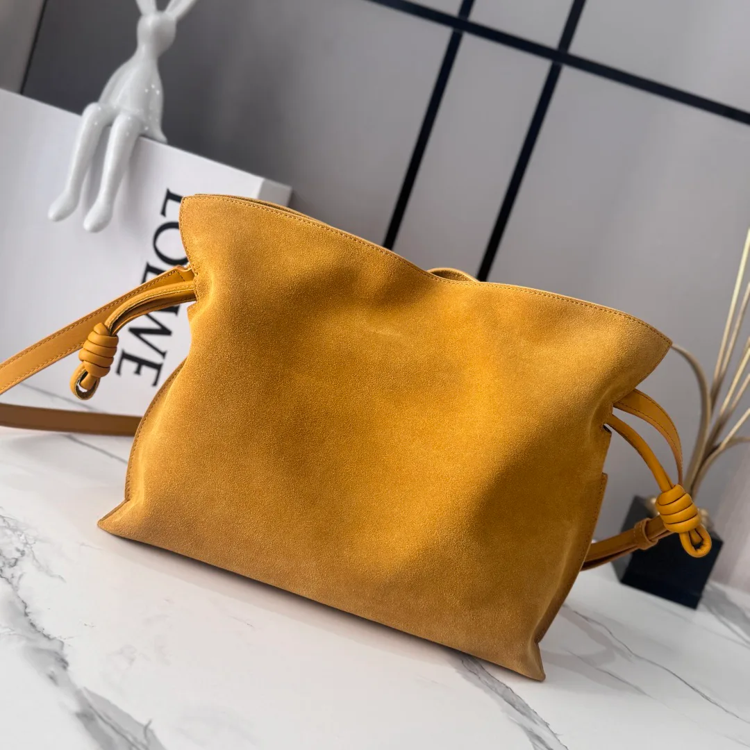 Women's Classic Handbags LOEWE 18383416